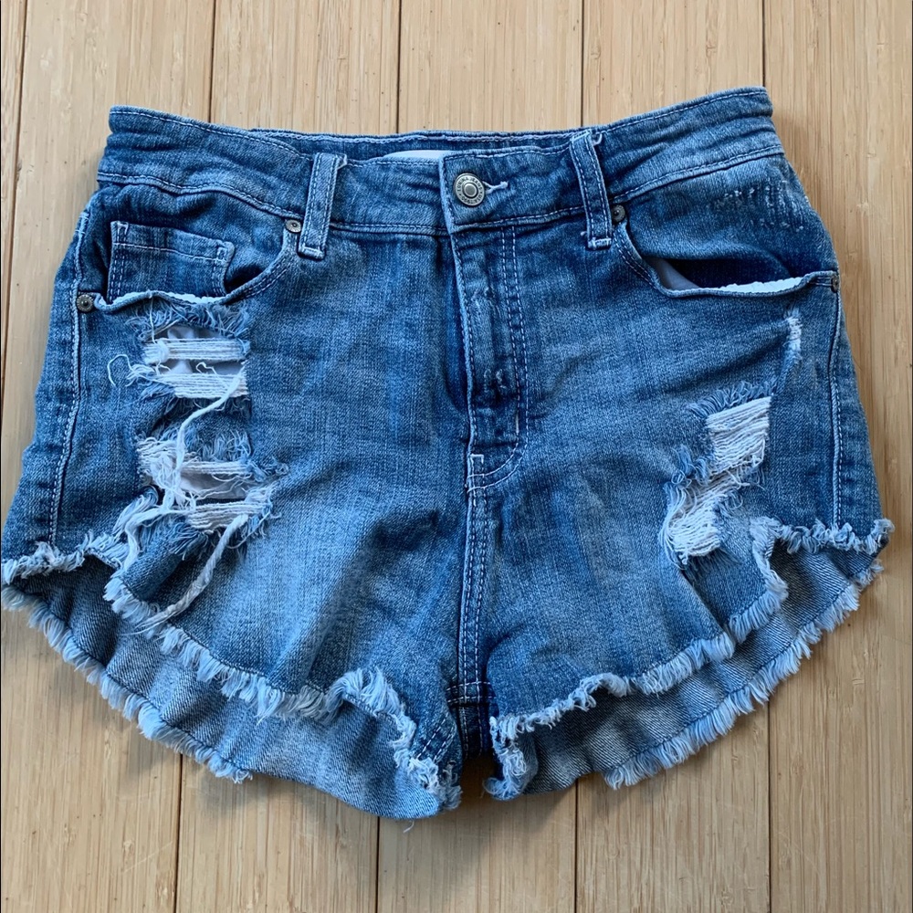 Eunina  LULU high-rise Cut Off Shorts Denim Small